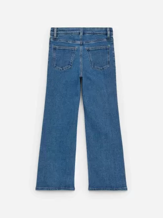 Ausgestellte Jeanshose