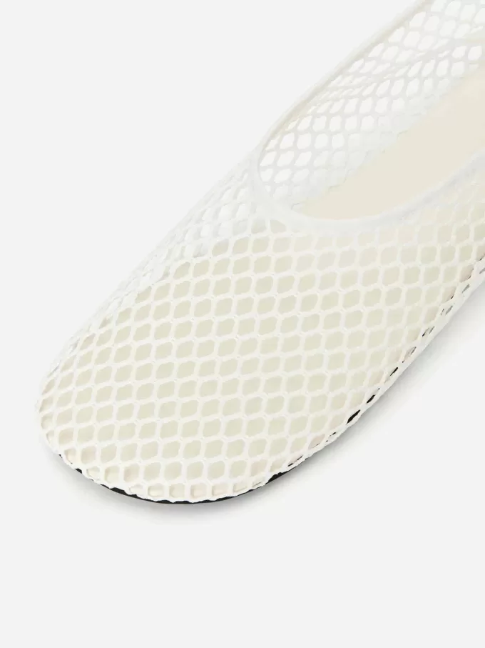 Ballerinas aus Netzstoff