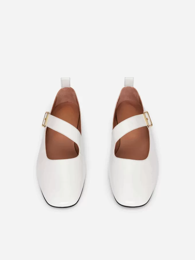 Ballerinas aus lackiertem Leder Ballerinas aus lackiertem Leder