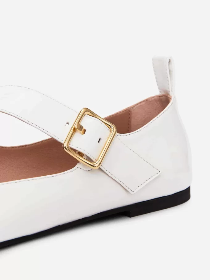 Ballerinas aus lackiertem Leder Ballerinas aus lackiertem Leder