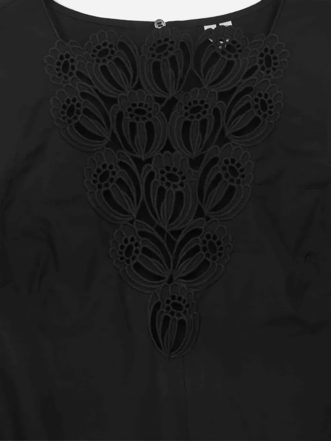 Besticktes Kleid Besticktes Kleid