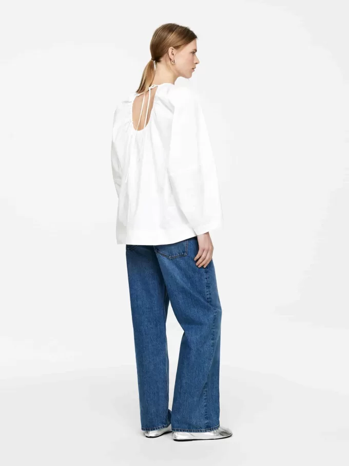 Bluse mit U-Ausschnitt hinten Bluse mit U-Ausschnitt hinten