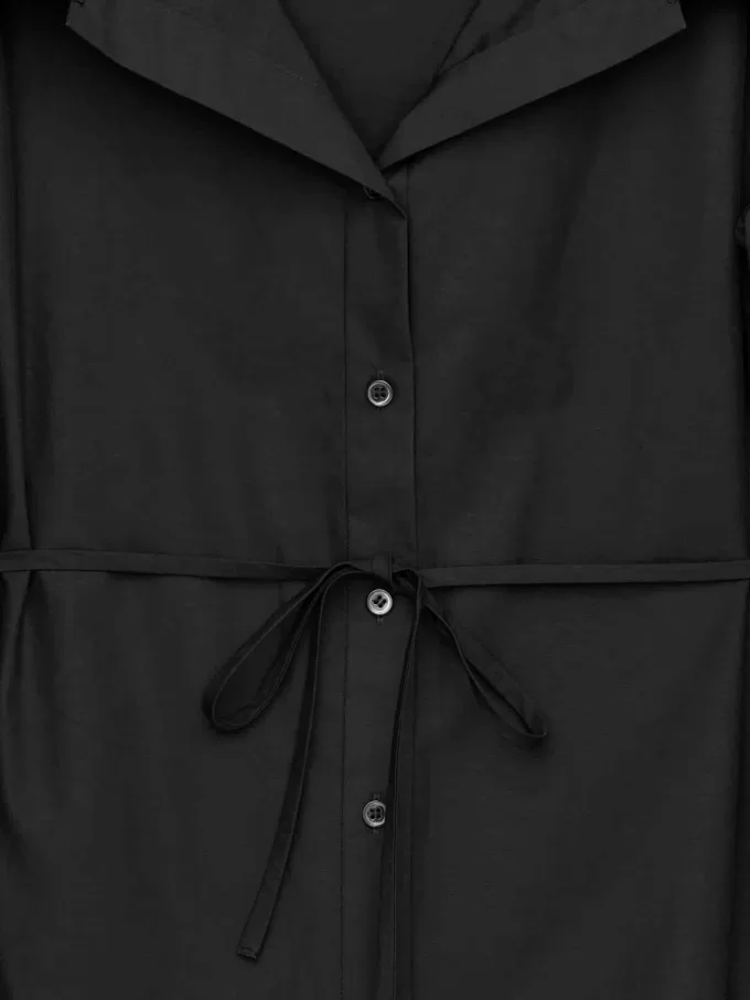 Bluse mit weitem Kragen Bluse mit weitem Kragen