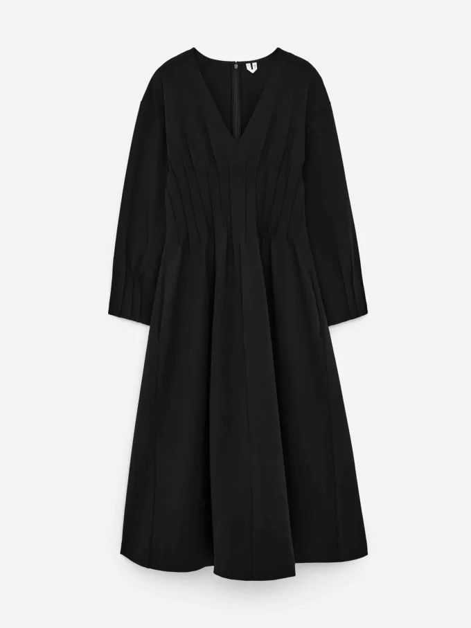 Faltenkleid mit V-Ausschnitt Faltenkleid mit V-Ausschnitt