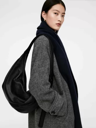 Geschwungene Ledertasche