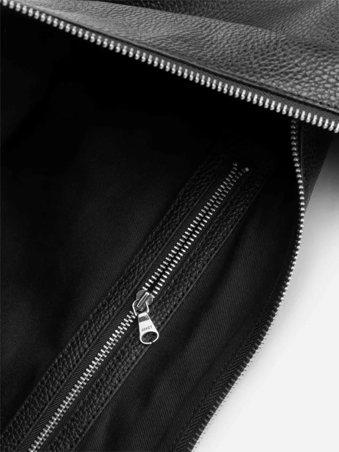 Geschwungene Ledertasche Geschwungene Ledertasche