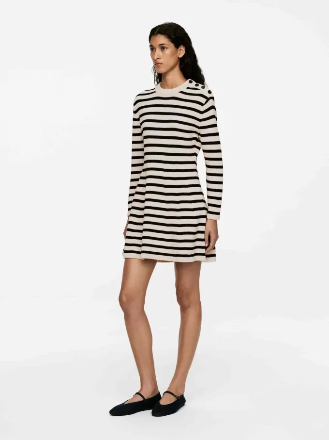 Gestricktes Baumwollkleid Gestricktes Baumwollkleid