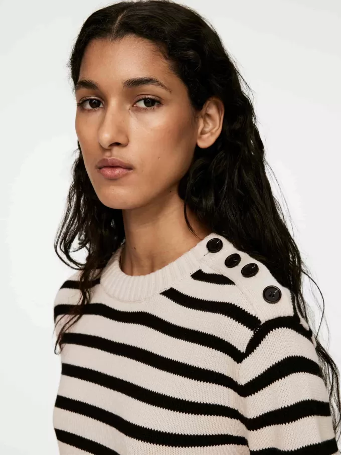 Gestricktes Baumwollkleid Gestricktes Baumwollkleid