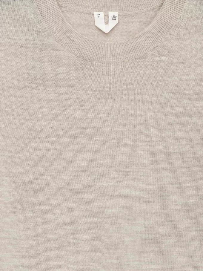 Gestricktes T-Shirt aus Merinowolle Gestricktes T-Shirt aus Merinowolle