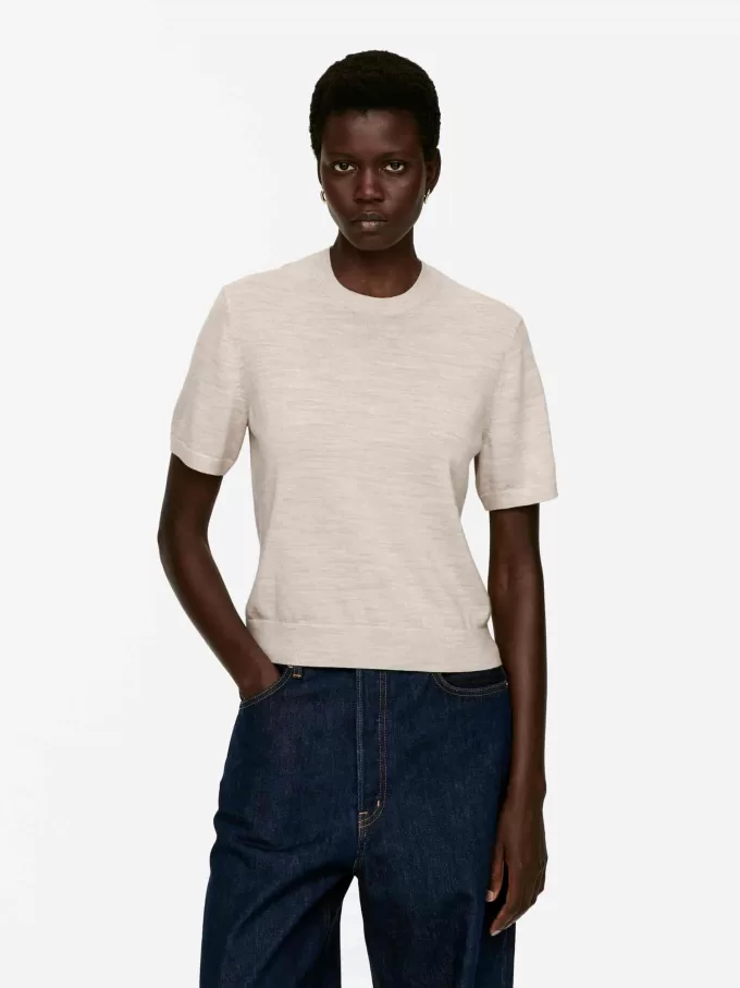 Gestricktes T-Shirt aus Merinowolle Gestricktes T-Shirt aus Merinowolle