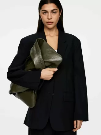 Glänzende Ledertasche