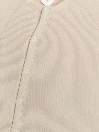 Glattgerippter Pyjama für Neugeborene