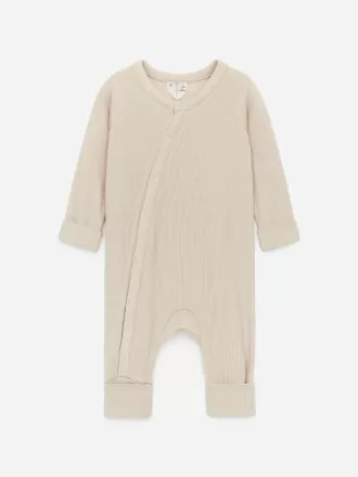 Glattgerippter Pyjama für Neugeborene