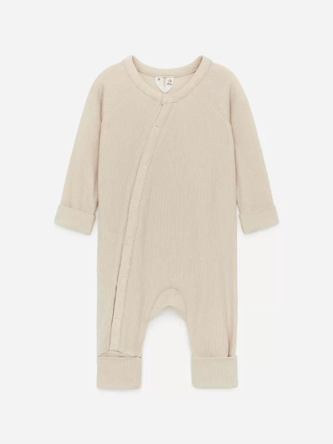 Glattgerippter Pyjama für Neugeborene Glattgerippter Pyjama für Neugeborene