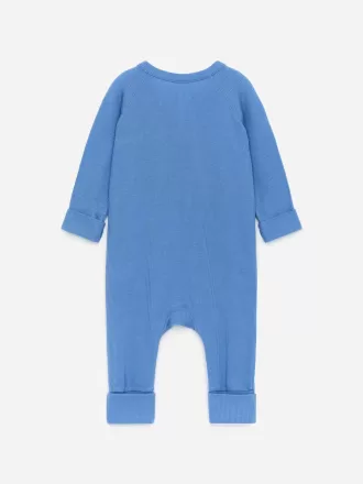 Glattgerippter Pyjama für Neugeborene