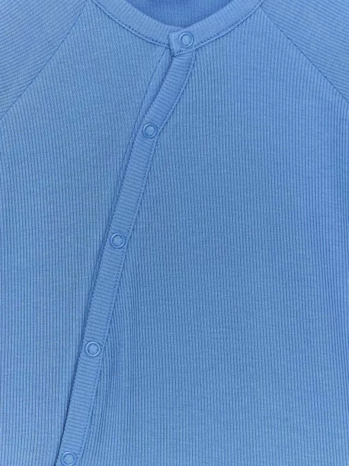 Glattgerippter Pyjama für Neugeborene Glattgerippter Pyjama für Neugeborene