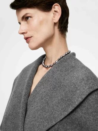 Halskette mit Süßwasserperlen Halskette mit Süßwasserperlen