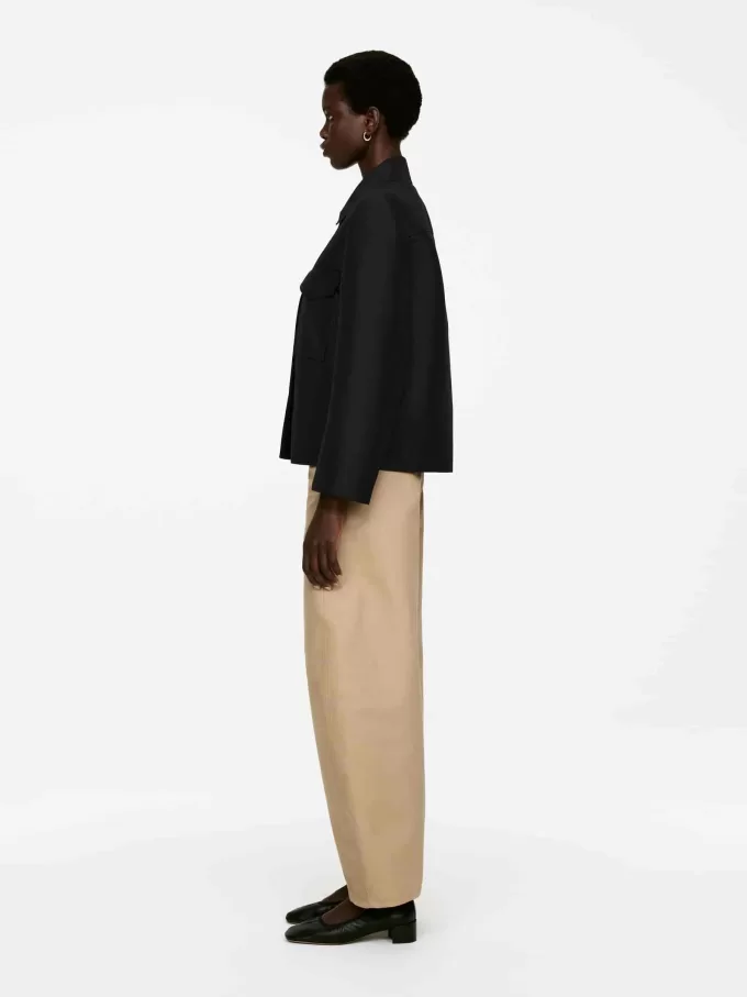 Hose mit ausgestelltem Bein Hose mit ausgestelltem Bein