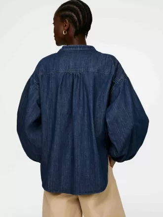 Jeansbluse mit voluminösen Ärmeln