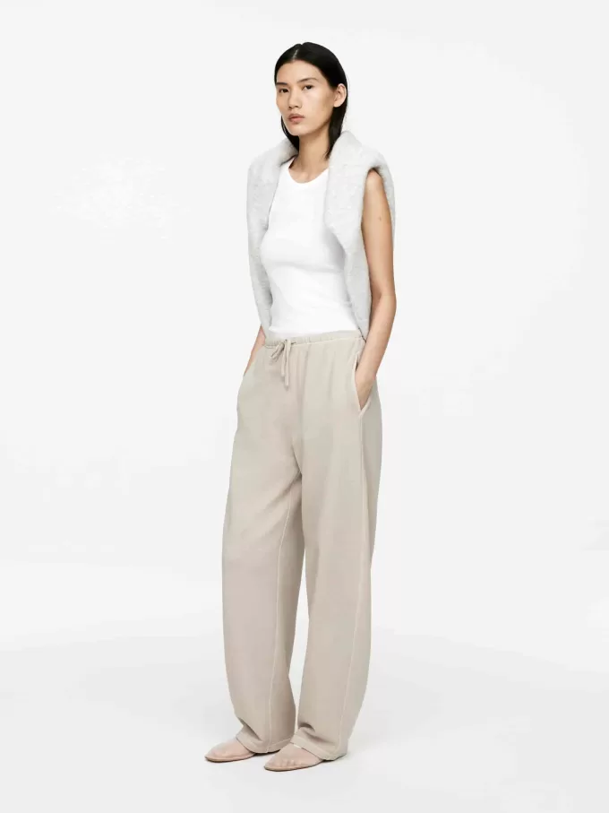 Jogginghose mit ausgestelltem Bein Jogginghose mit ausgestelltem Bein