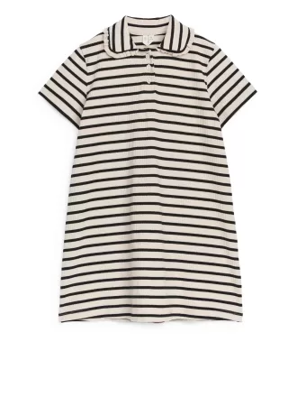 Kleid mit Rüschenkragen