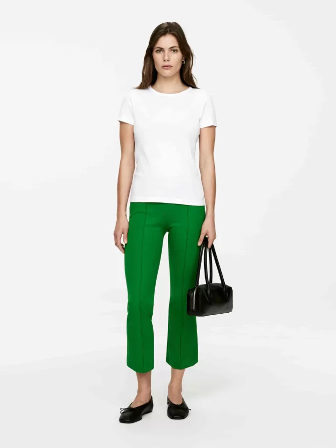 Kurze Hose mit Bügelfalte vorne Kurze Hose mit Bügelfalte vorne