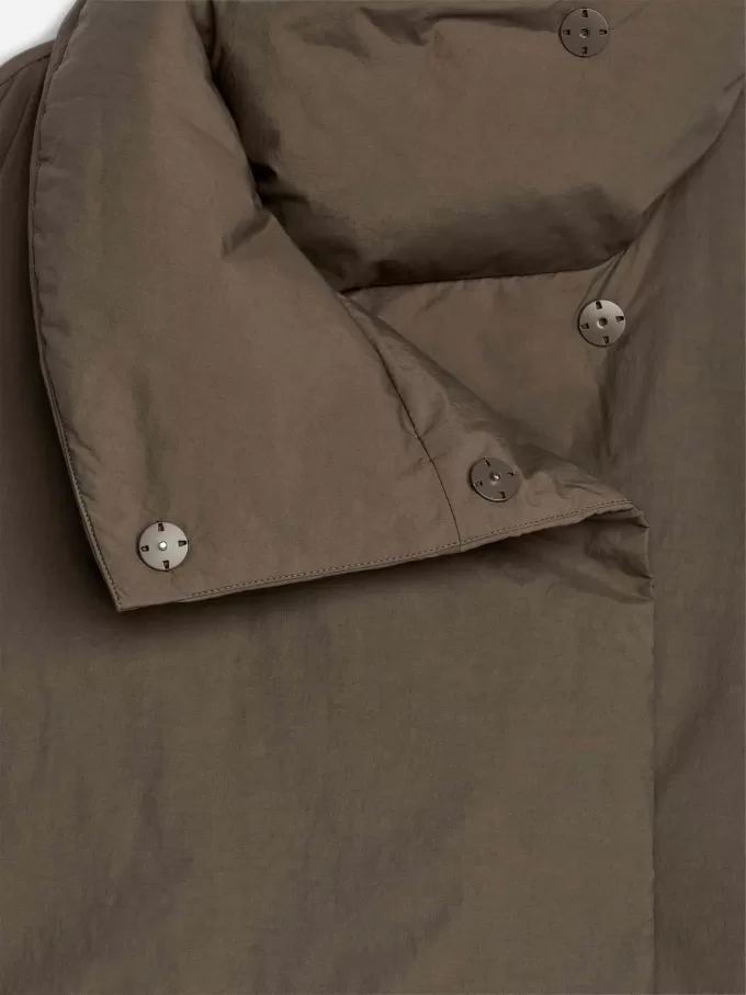 Upcycled Daunenjacke mit hohem Kragen Upcycled Daunenjacke mit hohem Kragen