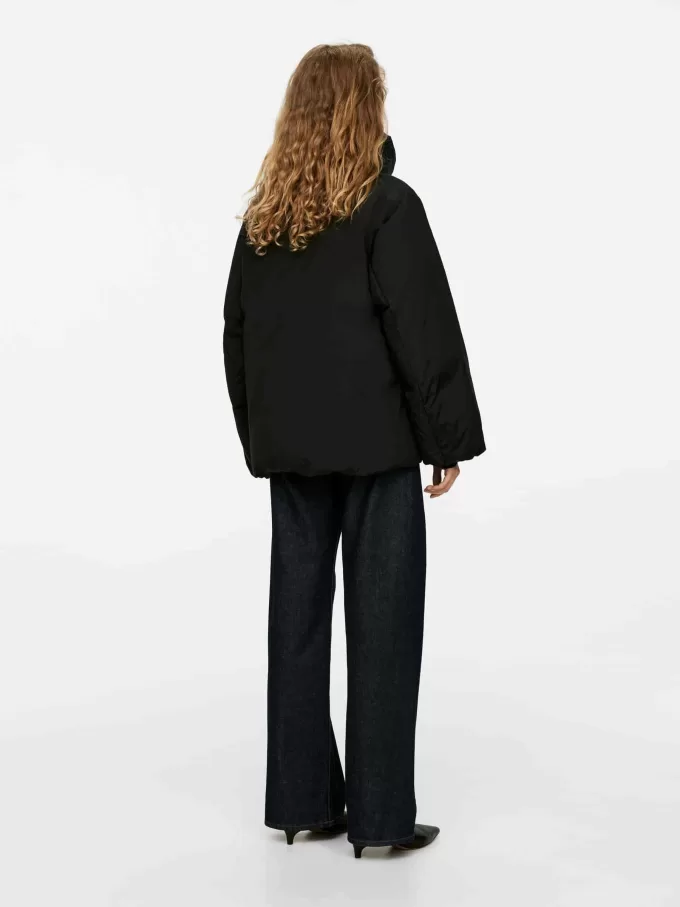 Upcycled Daunenjacke mit hohem Kragen Upcycled Daunenjacke mit hohem Kragen