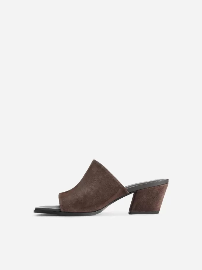 Wildledersandalen mit mittelhohem Absatz Wildledersandalen mit mittelhohem Absatz