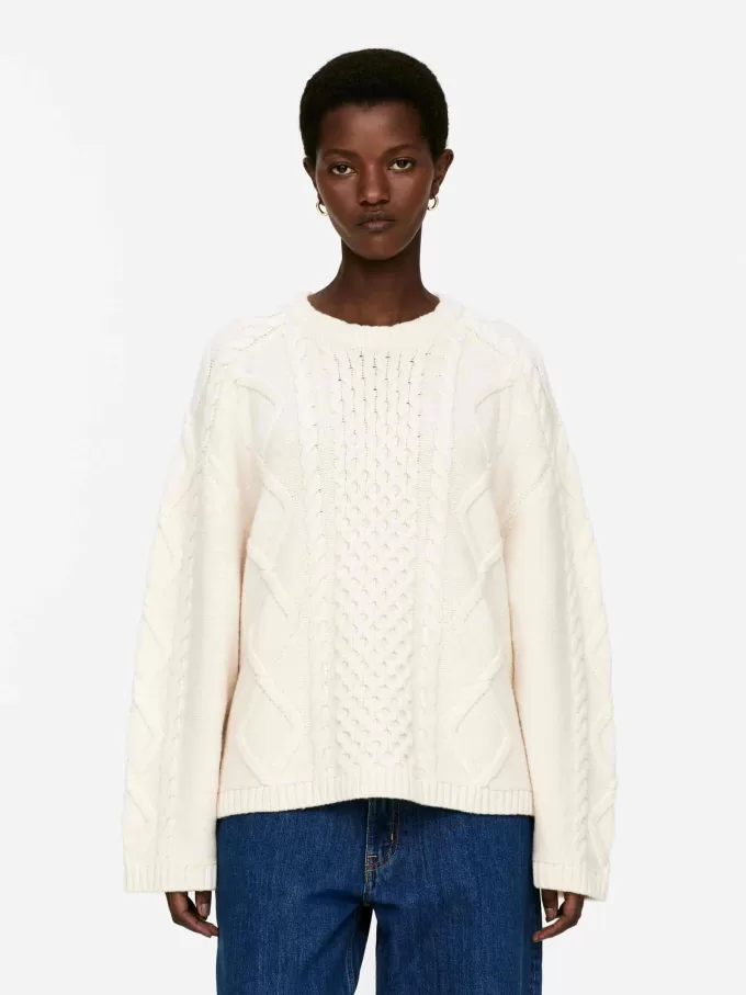 Wollpullover mit Zopfmuster Wollpullover mit Zopfmuster